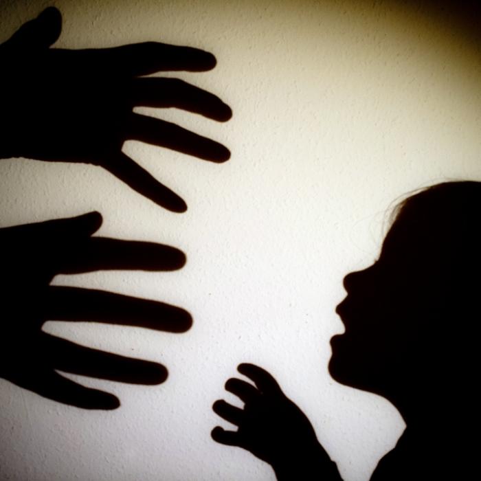 Kinder mit Fäkalien beschmiert und 12 Stunden am Tag eingesperrt
