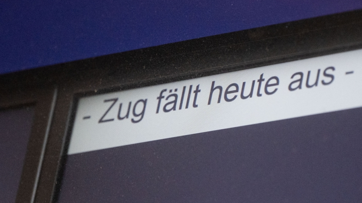 In manchen Regionen f&auml;hrt kein Zug mehr: Der Warnstreik der Lokf&uuml;hrergewerkschaft trifft am Morgen vor allem die Pendler heftig. (Foto)