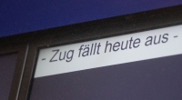 In manchen Regionen fährt kein Zug mehr: Der Warnstreik der Lokführergewerkschaft trifft am Morgen vor allem die Pendler heftig.