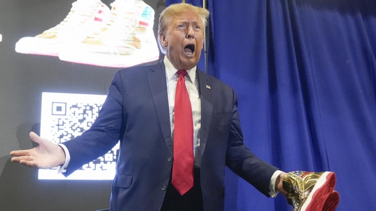 Donald Trump wurde bei der Pr&auml;sentation seiner neuen Sneaker in Philadelphia ausgebuht. (Foto)