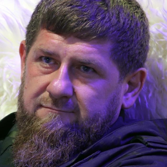 Irrer Hitler-Vergleich mit geladener Waffe! Putin-Bluthund fordert Selenskyj zum Suizid auf
