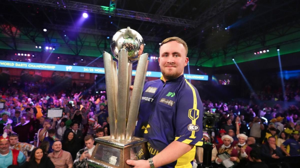 In seinem zweiten WM-Finale hat sich Luke "The Nuke" Littler mit nur 17 Jahren zum j&uuml;ngsten Darts-Weltmeister aller Zeiten gekr&ouml;nt. (Foto)