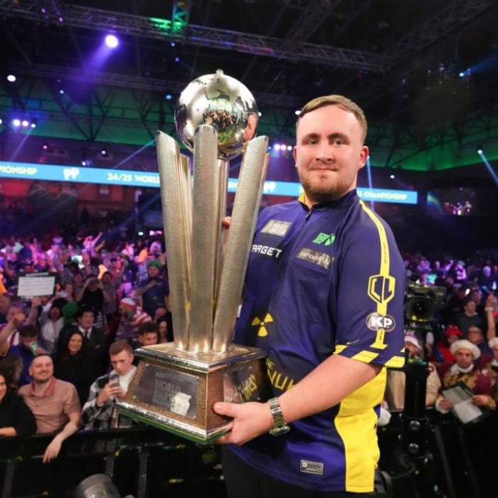 Luke Littler krönt sich zum jüngsten Darts-Weltmeister aller Zeiten