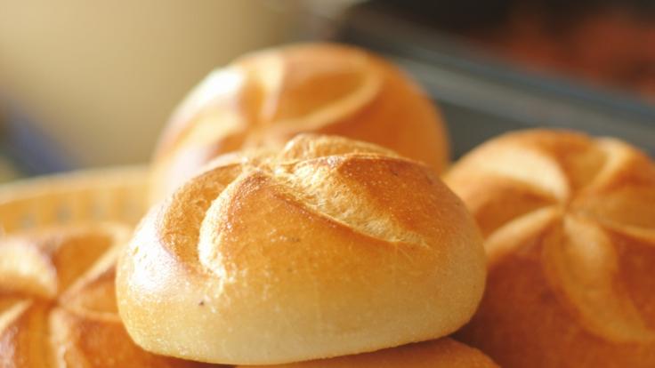 Wie gefährlich sind Aufbackbrötchen wirklich? (Symbolfoto)