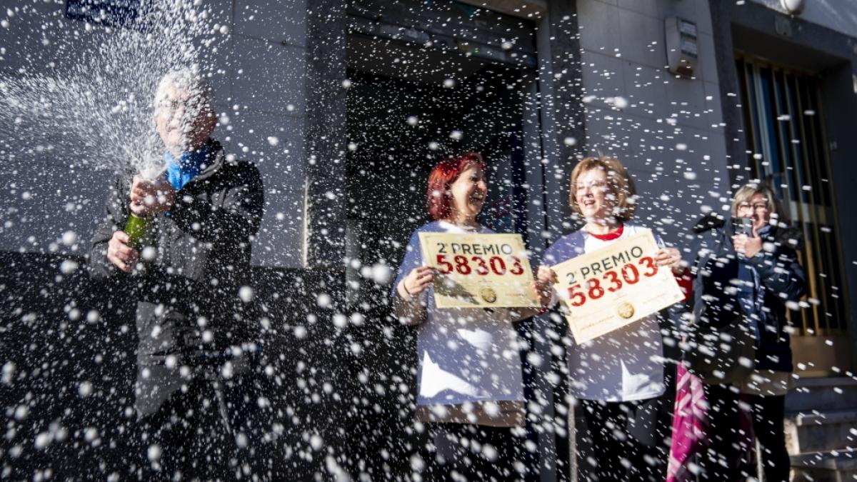 Da knallen die Korken: Wer bei "El Gordo" den Hauptgewinn abr&auml;umt, ist mit einem Schlag um 4 Millionen Euro reicher. (Foto)
