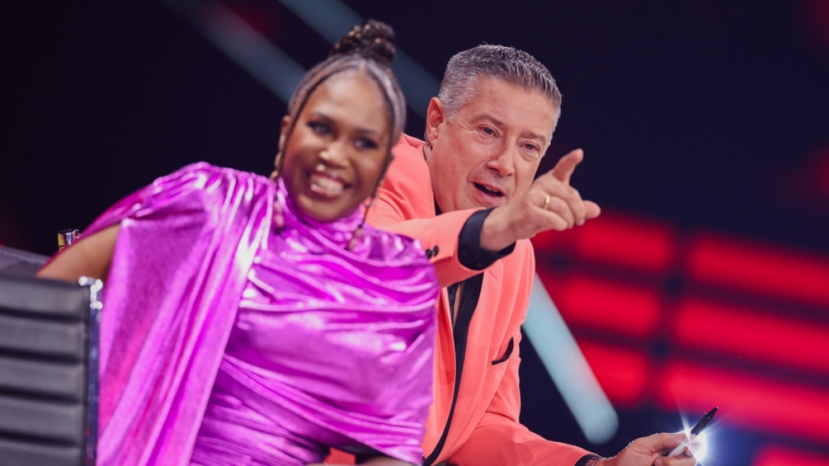 Die "Let's Dance"-Juroren Motsi Mabuse und Joachim Llambi k&ouml;nnen die achte Live-Show mit Einzelt&auml;nzen und den Jury-Team-T&auml;nzen augenscheinlich kaum erwarten. (Foto)