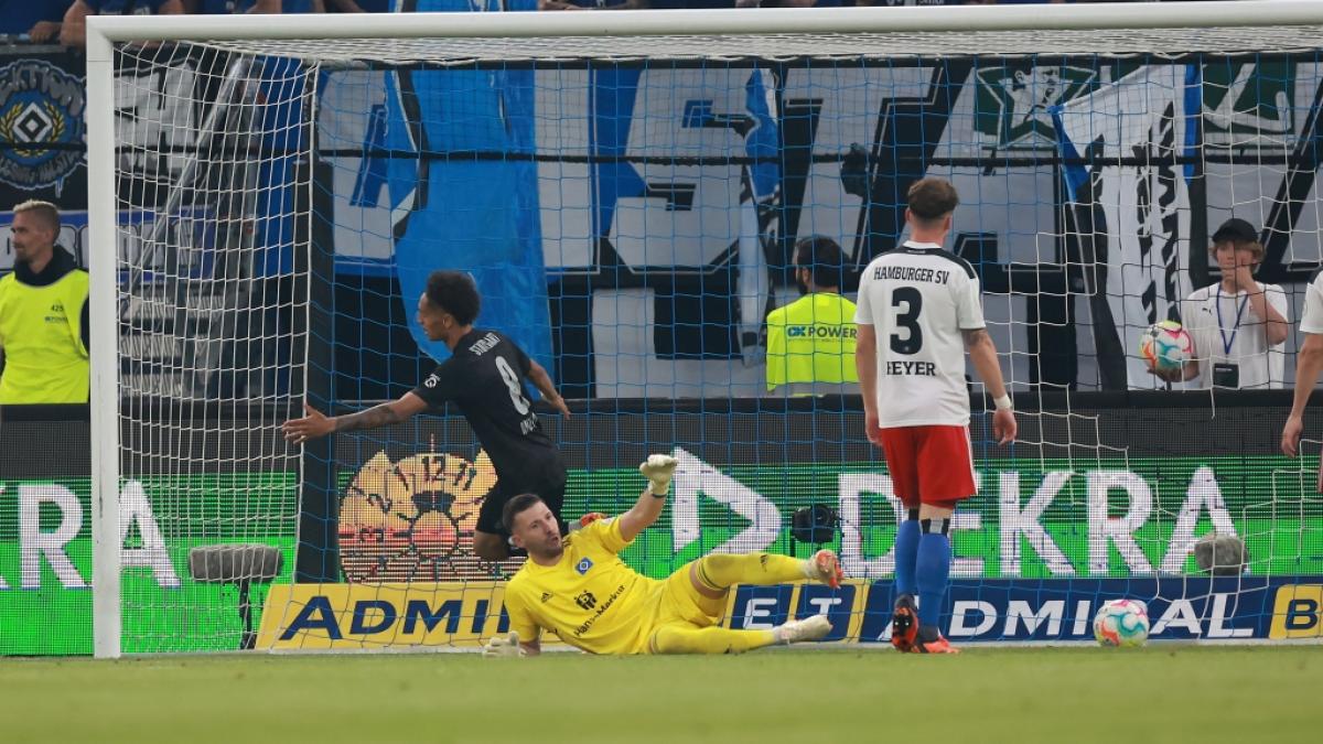 Enzo Millot (l.) schoss den VfB Stuttgart zum Klassenerhalt. Der Hamburger SV verpasste den Aufstieg in die 1. Fu&szlig;ball-Bundesliga. (Foto)