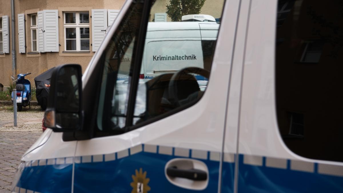 Nach dem Fund zweier Leichen und zweier schwer verletzter Personen in Berlin-K&ouml;penick hat eine Mordkommission die Ermittlungen aufgenommen. (Foto)