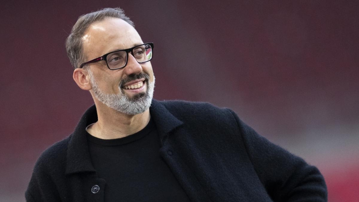 Stuttgarts Trainer Pellegrino Matarazzo vor dem Spiel VfB Stuttgart - VfL Wolfsburg im Stadion. (Foto)