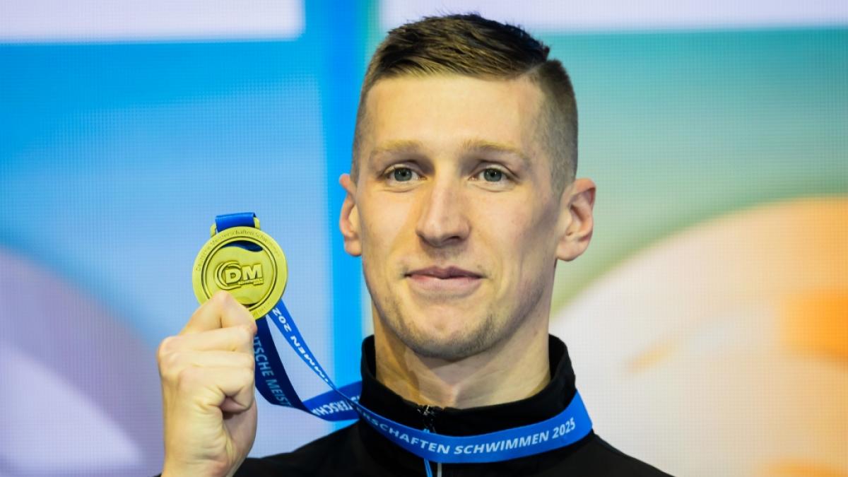 Schwimmer Florian Wellbrock holt sich bei der Deutschen Meisterschaft 2025 eine weitere Goldmedaille. (Foto)