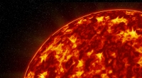 Bei einer Sonneneruption wurde Sonnenplasma in Richtung Erde geschleudert. Schon bald könnte die Plasmawolke auf die Erde treffen.