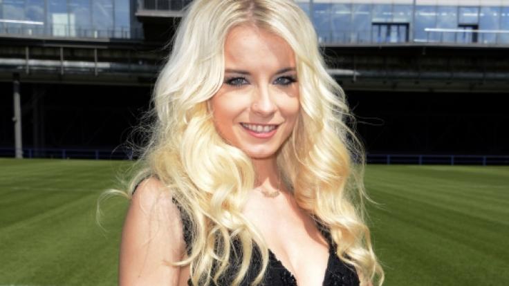 Mia Julia Brückner pflegt ein inniges Verhältnis zu ihren Fans und nimmt auch bei pikanten Fragen kein Blatt vor den Mund.