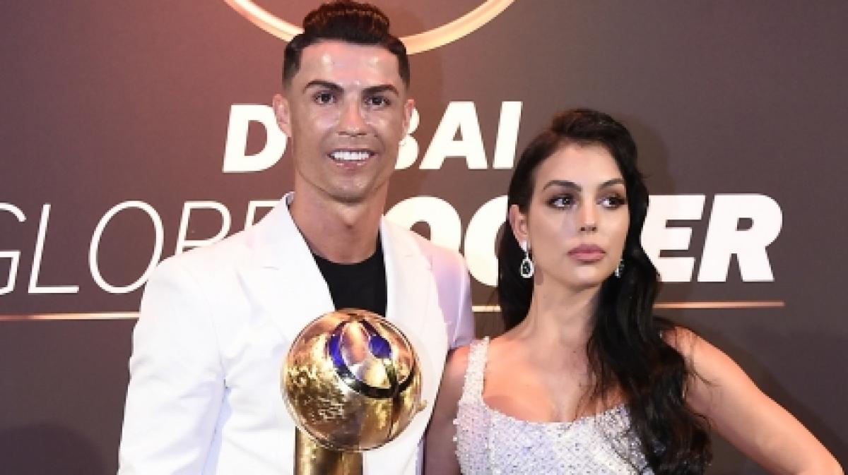 Georgina Rodriguez posiert in Unterw&auml;sche im Bett. (Foto)
