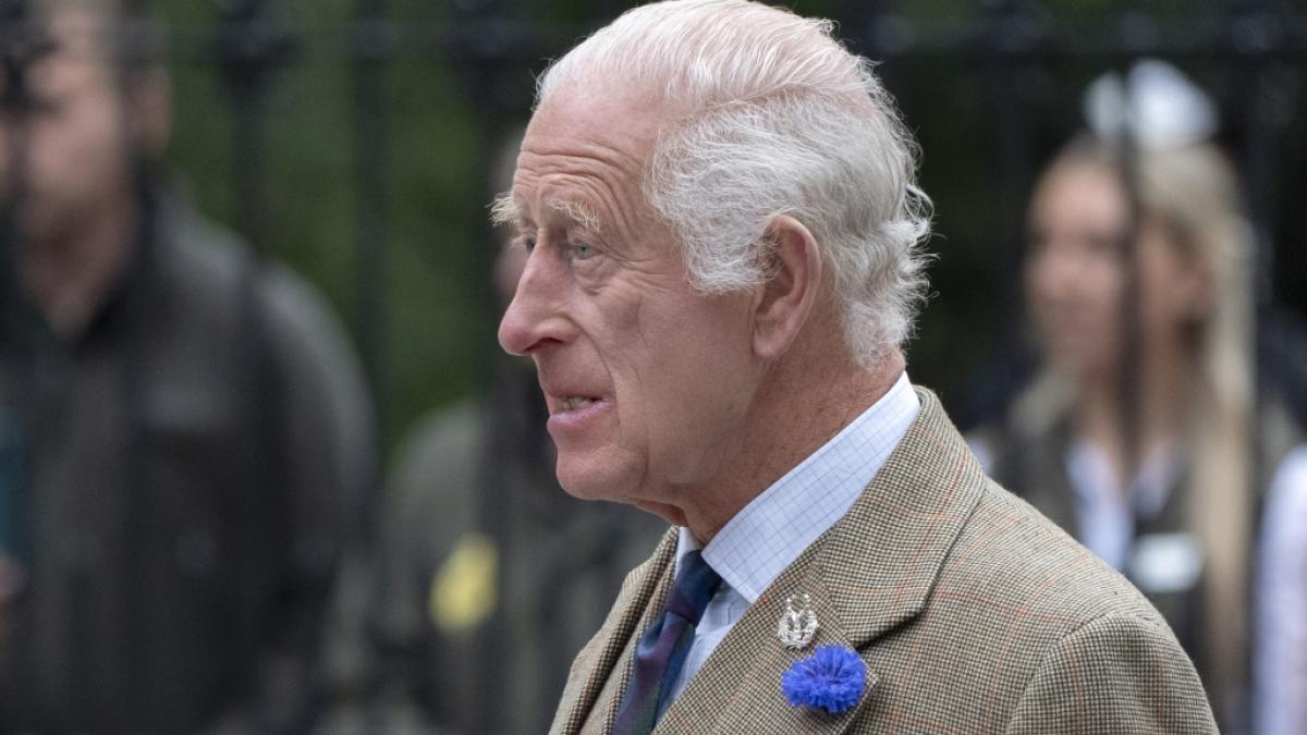 K&ouml;nig Charles III. muss ausgerechnet zum Auftakt seines Sommerurlaubs Abschied von einer engen Freundin seiner Mutter Queen Elizabeth II. nehmen. (Foto)