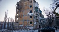Ein zerstörtes Wohnhaus in Kiew nach einem russischen Raketen- und Drohnenangriff. Die Zivilbevölkerung in der ukrainischen Hauptstadt leidet zudem unter fehlender Energieversorgung.