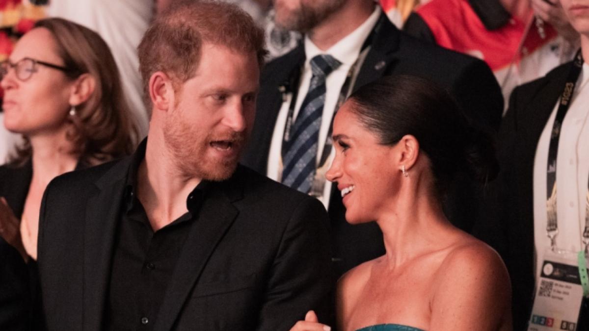 Royals-Experten ist nicht entgangen, dass Prinz Harry bei &ouml;ffentlichen Auftritten ohne Ehefrau Meghan deutlich fr&ouml;hlicher wirkt. (Foto)