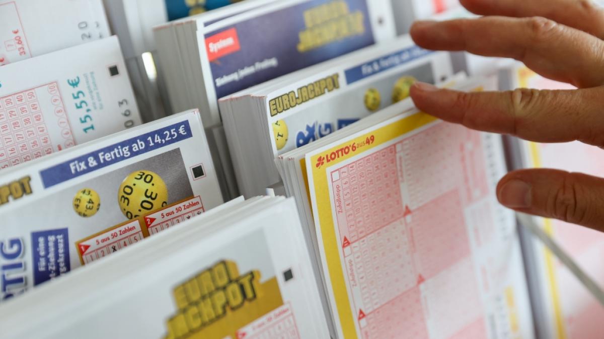 Mit 16 Jahren gewann Callum Fitzpatrick aus Nordirland eine stattliche Summe im Lotto - jetzt ist der junge Mann mit nur 23 Jahren gestorben (Symbolbild). (Foto)