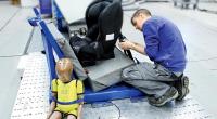 Im Crashtest: Gemeinsam mit dem ADAC hat die Stiftung Warentest 37 Kindersitze fürs Auto geprüft.