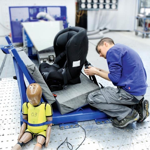 Auto-Kindersitze im Crash-Test 2017: Diese 4 sind mangelhaft
