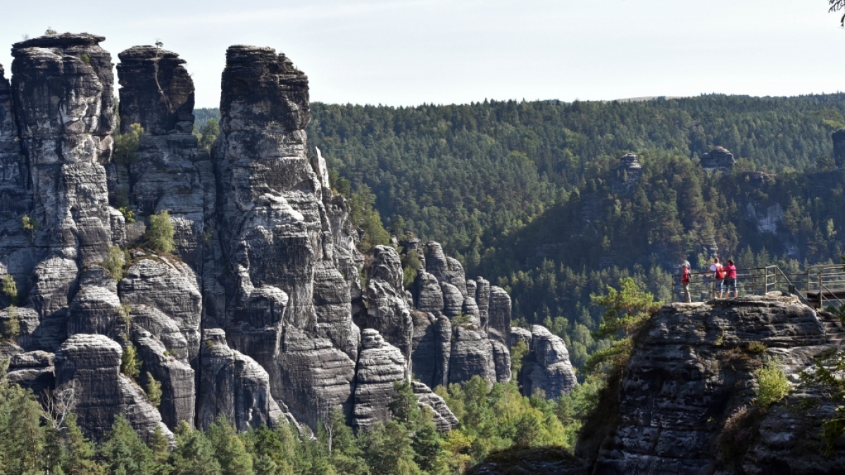 In der S&auml;chsischen Schweiz st&uuml;rzte ein Bergsteiger 20 Meter in die Tiefe (Symbolbild). (Foto)