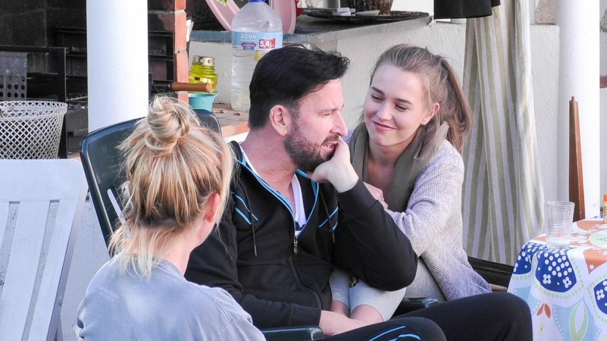 Die Liebesgeschichte von Michael Wendler und seiner Freundin Laura blieb auch den Mitinsassen im "Sommerhaus der Stars" nicht erspart. (Foto)