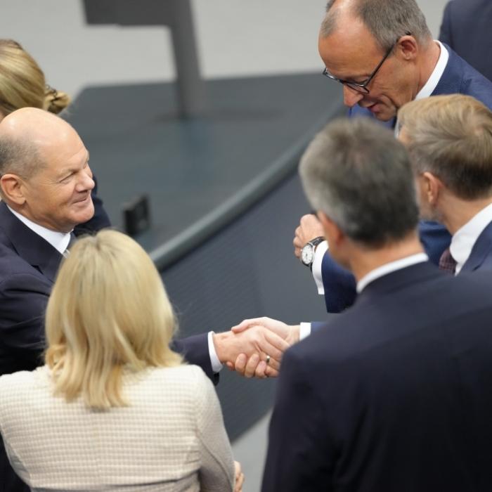 Lippenleserin enthüllt, was beim Peinlich-Zusammentreffen getuschelt wurde
