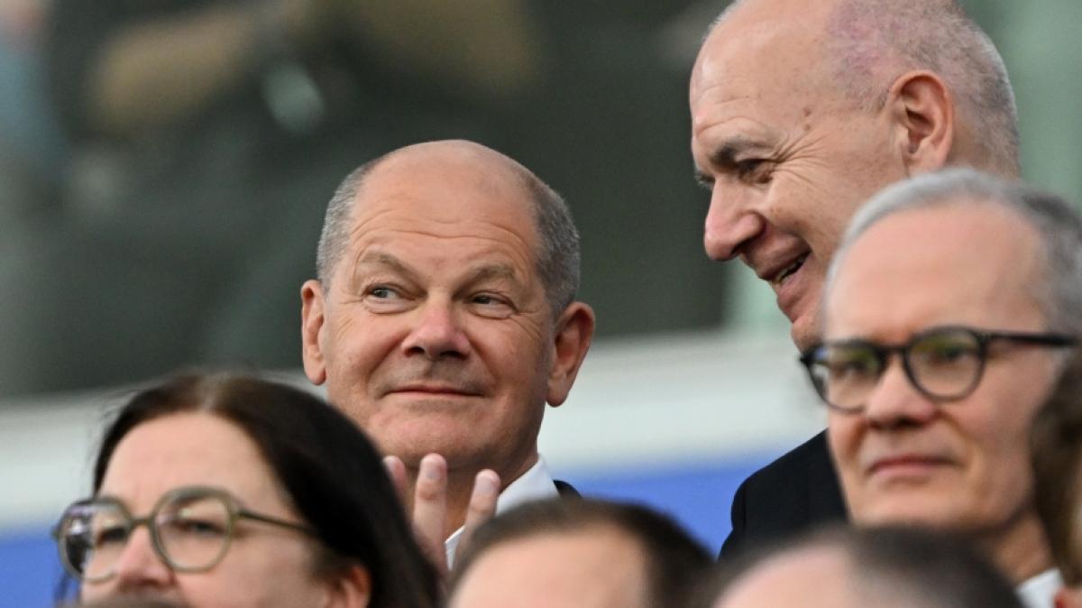 Olaf Scholz war zu Gast bei den Deutschland-Spielen der Fu&szlig;ball-EM. (Foto)