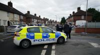 Polizei steht am Tatort in Knotty Ash, Liverpool, wo ein neunjähriges Mädchen von einem Unbekannten erschossen wurde. Beamte der Merseyside Police haben eine Mordermittlung eingeleitet.