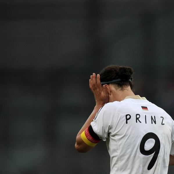 Gleich in ihrem ersten WM-Spiel hat Celia Okoyino Da Mbabi ins Tor getroffen. Zum Glück wiegt die Freude darüber mehr, als so manche hohe Geldsumme.