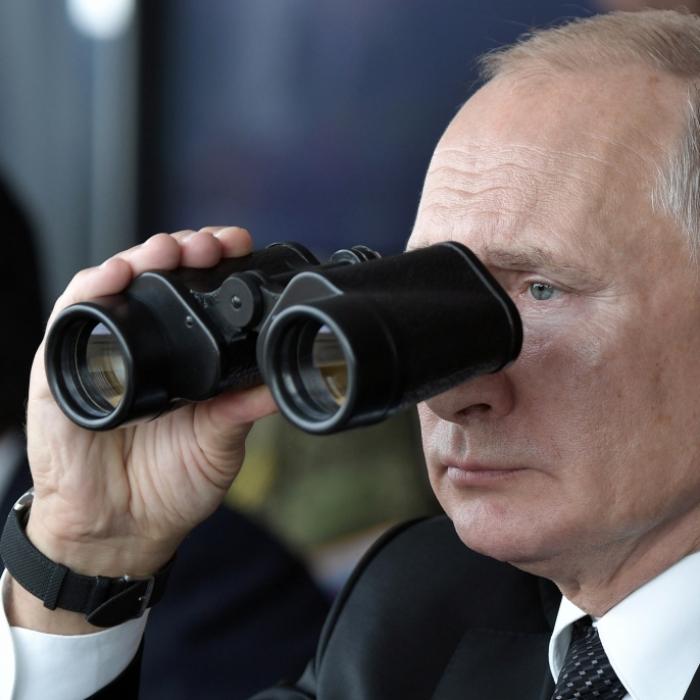 Er hielt ihn für eine Drohne: Putin-Soldat schießt Kreml-Hubschrauber vom Himmel