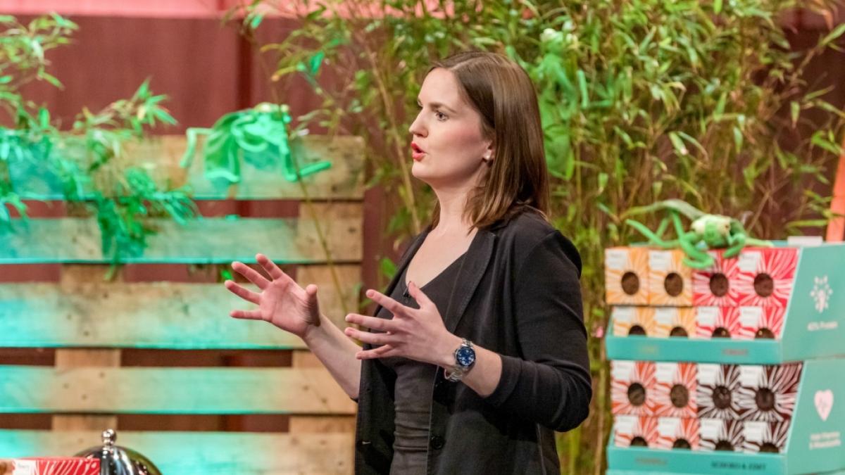 Lara Schuhwerk pr&auml;sentiert mit "Beneto Foods" Pasta aus Grillenmehl. Sie erhofft sich ein Investment von 80.000 Euro f&uuml;r 15 Prozent der Anteile an ihrem Unternehmen. (Foto)
