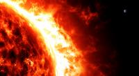 Ein Sonnensturm rast auf die Erde zu.