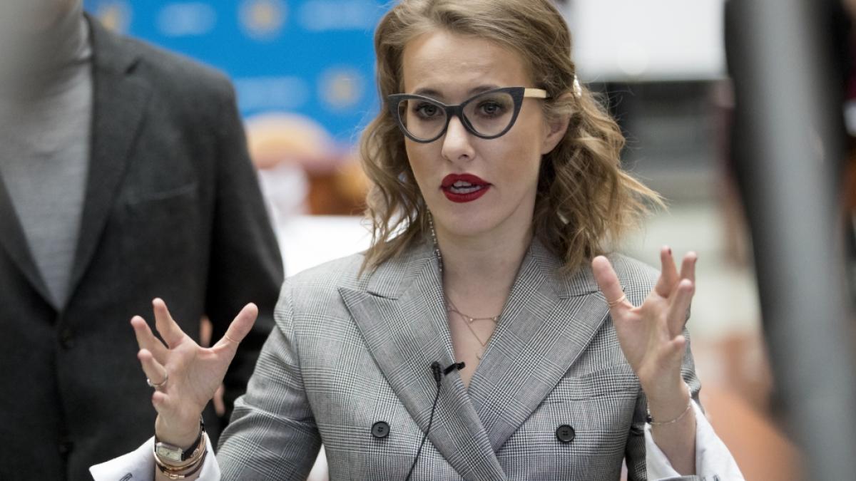 Nach ihrer &ouml;ffentlich ge&auml;u&szlig;erten Kritik am Ukraine-Krieg musste sich Wladimir Putins vermeintliche Patentochter Xenia Sobtschak nun ins Ausland absetzen. (Foto)