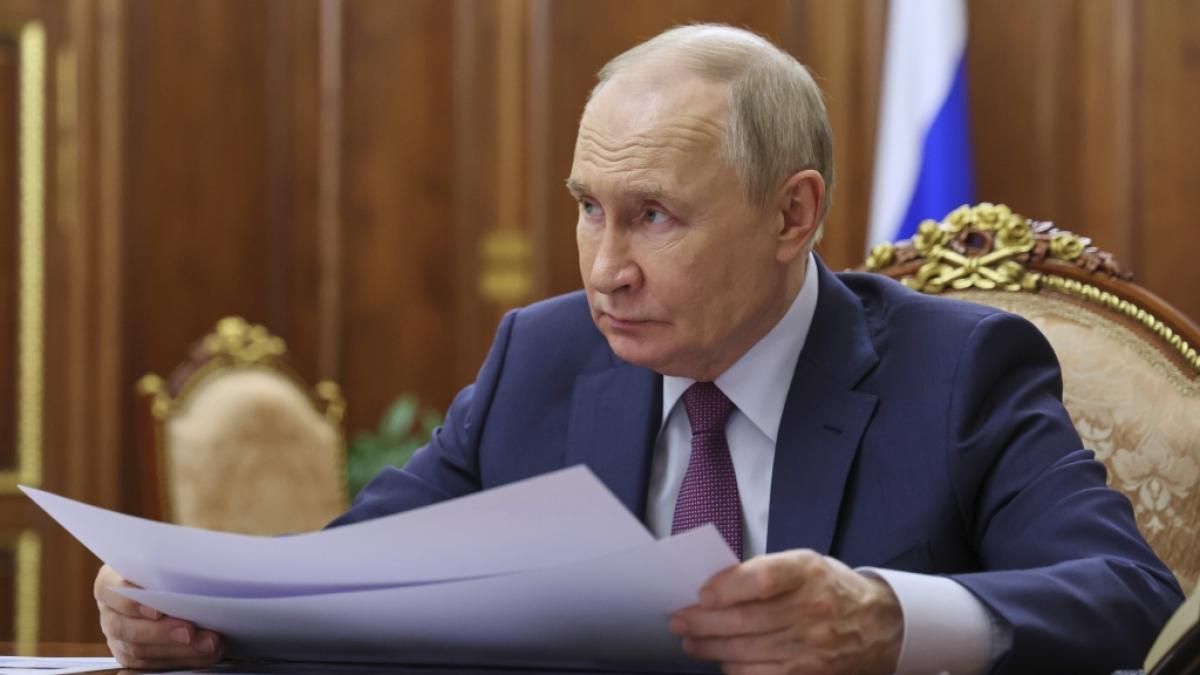 Wladimir Putin muss sich Berichten zufolge mit dem Angriff auf eine wichtige russische Milit&auml;reinrichtung in der Hafenstadt Taganrog auseinandersetzen. (Foto)