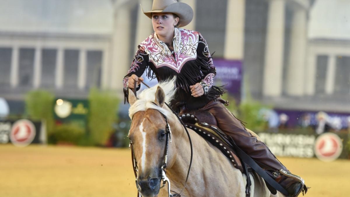 Gina Maria Schumacher mit ihrem Pferd Sharp Dressed Shiner bei den FEI European Championships 2015. (Foto)