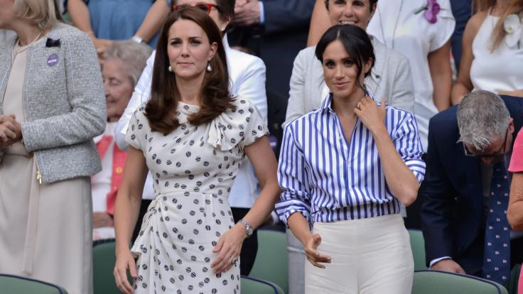 Meghan Markle (r.) und Kate Middleton wetteifern um die beliebtere Weihnachtskarte.