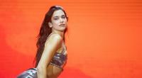 Dua Lipa hat auf neuen Instagram-Fotos die Bikinis gegen einen winzigen BH getauscht.
