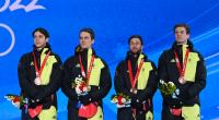 Constantin Schmid (l-r), Stephan Leyhe, Markus Eisenbichler und Karl Geiger aus Deutschland mit ihren Bronzemedaillen.