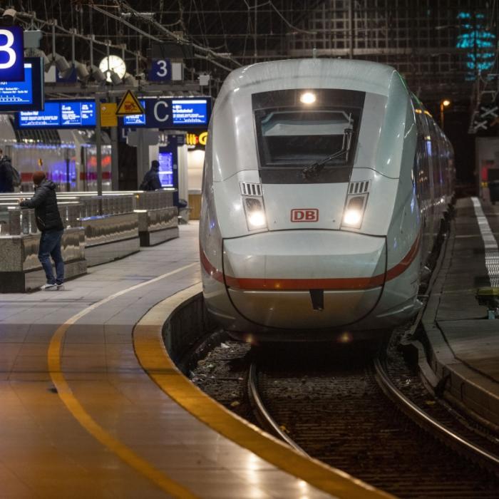 Bahnverkehr wieder planmäßig angelaufen - weitere Streiks drohen
