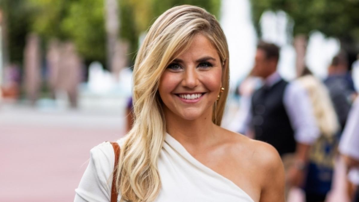 S&auml;ngerin Beatrice Egli hat den Weihnachts-Klassiker "K&uuml;ss mich, halt mich, lieb mich", neu aufgelegt. (Foto)