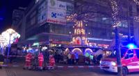Rettungskräfte sind am Alten Markt in Magdeburg im Einsatz, nachdem ein Auto auf dem Weihnachtsmarkt in eine Menschenmenge gefahren war.