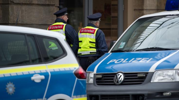 Am Dresdner Hauptbahnhof entdeckte die Polizei 17 Handgranaten in einem Fahrzeug (Symbolbild).