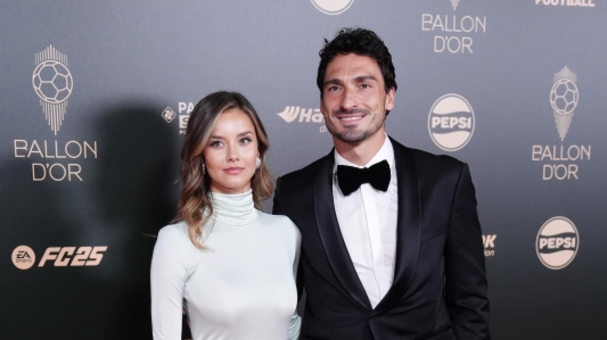 Mats Hummels zeigte sich beim Ballon d'Or in Paris Arm in Arm mit dem Model Nicola Cavanis. (Foto)