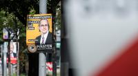 Welche Strafe droht, wenn Wahlplakate beschmiert oder abgerissen werden?
