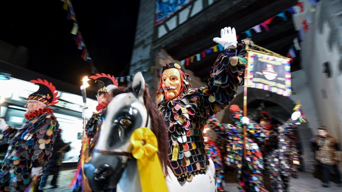 Bunte Kost&uuml;me, Konfetti in der Luft und aufwendig gestaltete Umz&uuml;ge: Die Karnevalszeit steht vor der T&uuml;r. (Foto)