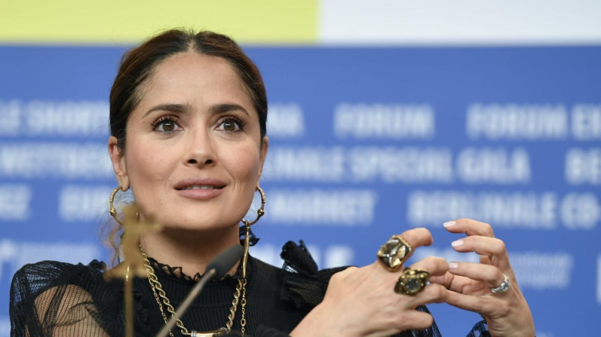 Salma Hayek begeistert ihre Fans mit einem Strandfoto im Bikini. (Foto)