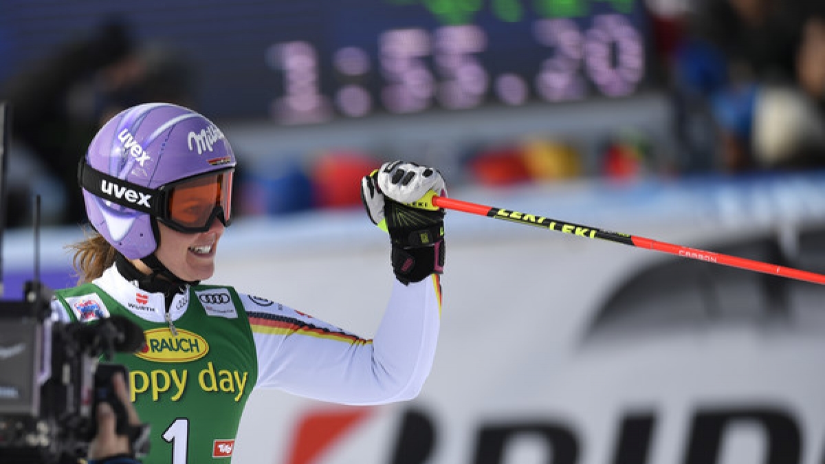 Viktoria Rebensburg ist mit einem Sieg im Riesenslalom in den Olympia-Winter gestartet. (Foto)