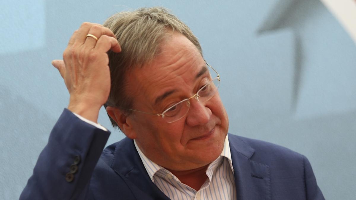 CDU-Kanzlerkandidat Armin Laschet muss sich nach seinen kontroversen Aussagen zur aktuellen Lage in Afghanistan heftige Kritik gefallen lassen. (Foto)