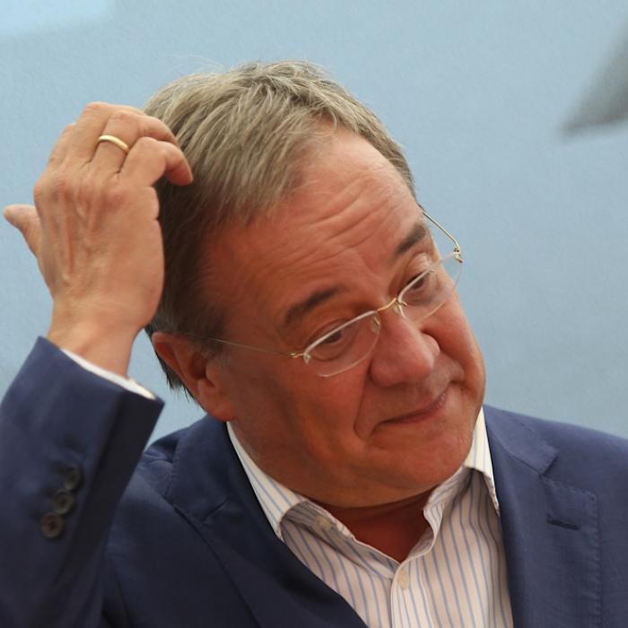 Armin Laschet windet sich durch 