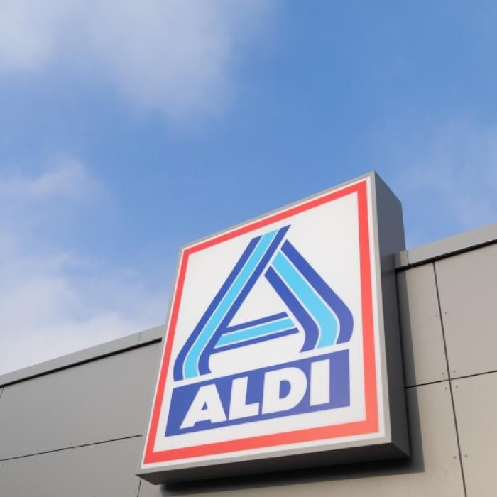 Empörung über Werbung mit schwarzem Mann! Discounter wehrt sich gegen Rassismus